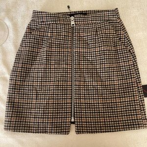New Brown Houndstooth mini skirt with front zipper size xs checkers print work
